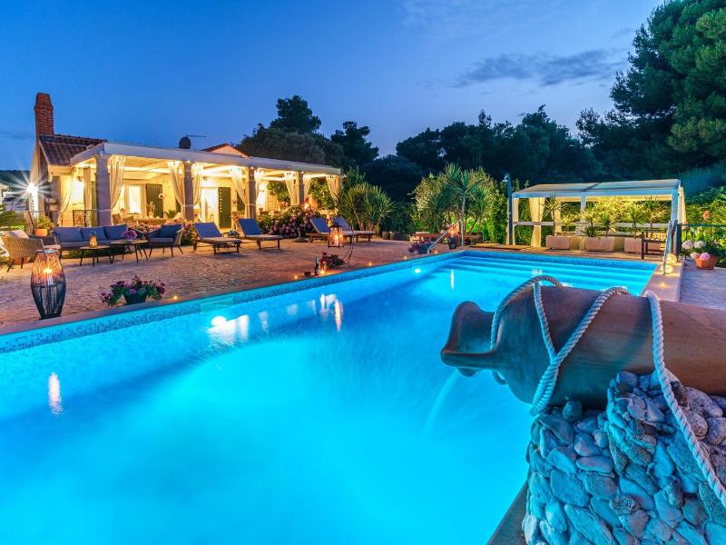 Seaside luxury villa with a swimming pool Mirca Brac - 16183 - image 4