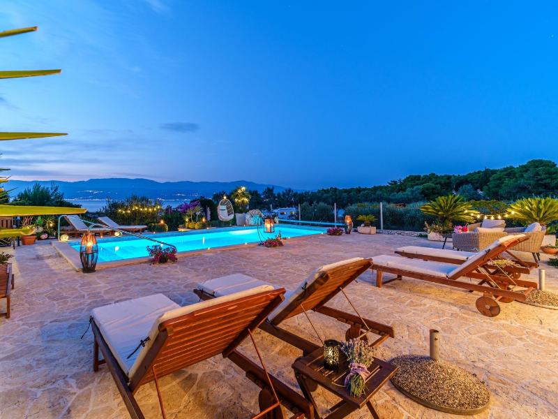 Seaside luxury villa with a swimming pool Mirca Brac - 16183 - image 24