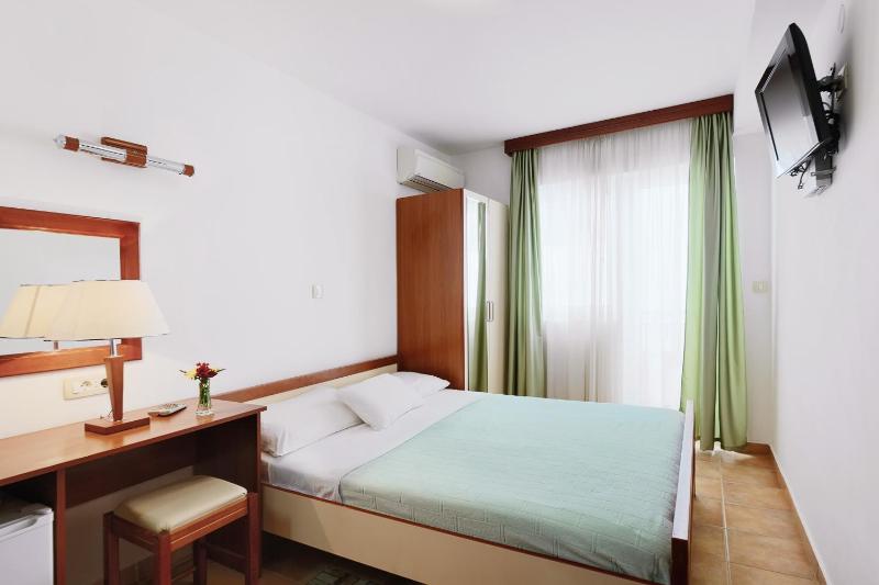 Classic Double or Twin Room image 4