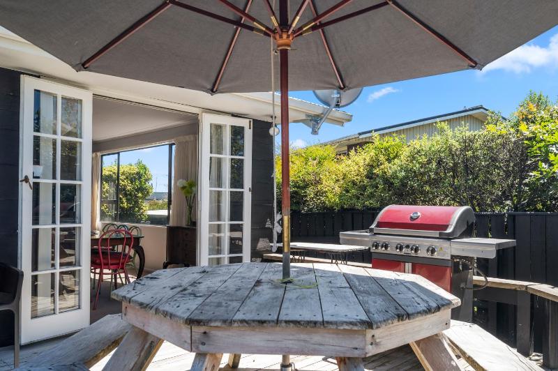 Cute on Kew - Taupo Holiday Home - image 10