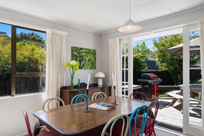 Cute on Kew - Taupo Holiday Home - image 18