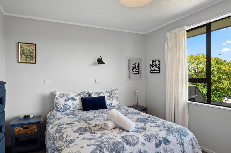 Cute on Kew - Taupo Holiday Home - image 7