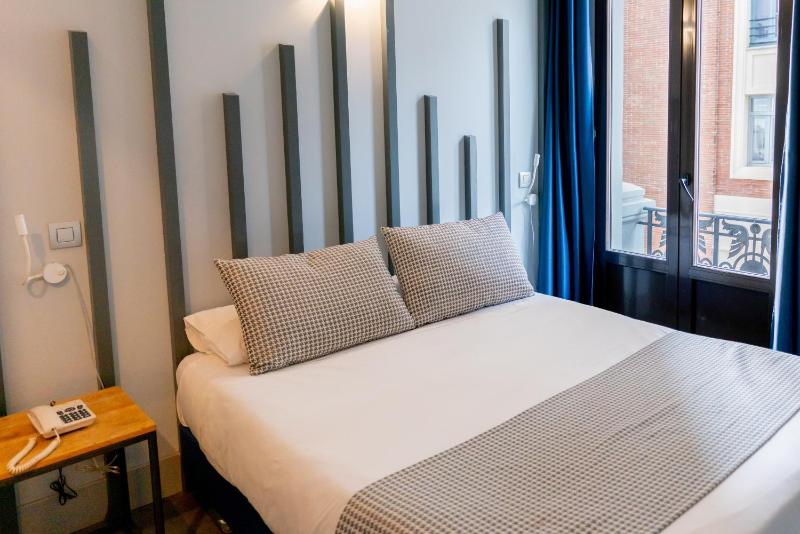 Double Room with Private Bathroom image 1