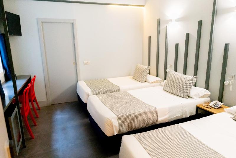 Basic Triple Room image 1