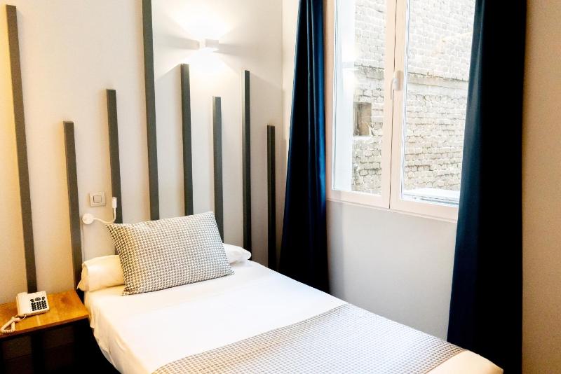 Single Room with Private Bathroom image 3