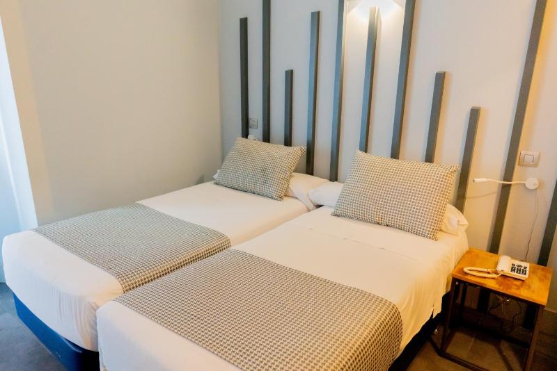 Hostal Carmen-Gran Vía - image 11