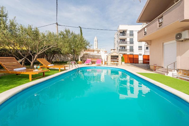 Apartment Kiara with Pool - image 33