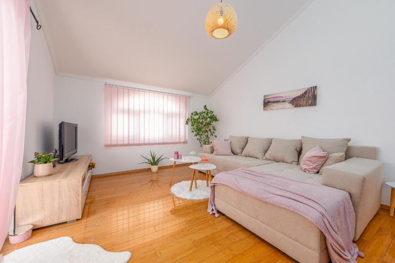 Apartment Kiara with Pool - image 20