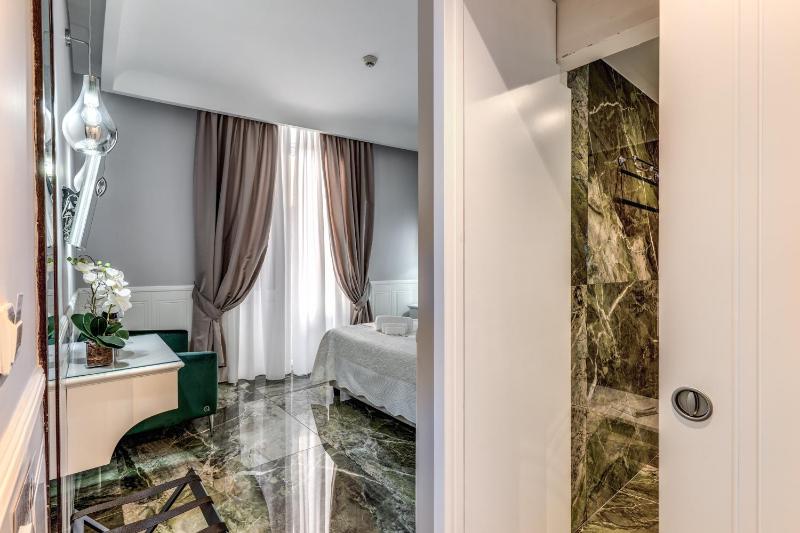 Deluxe Double Room image 1