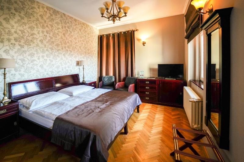 Deluxe Double or Twin Room image 1
