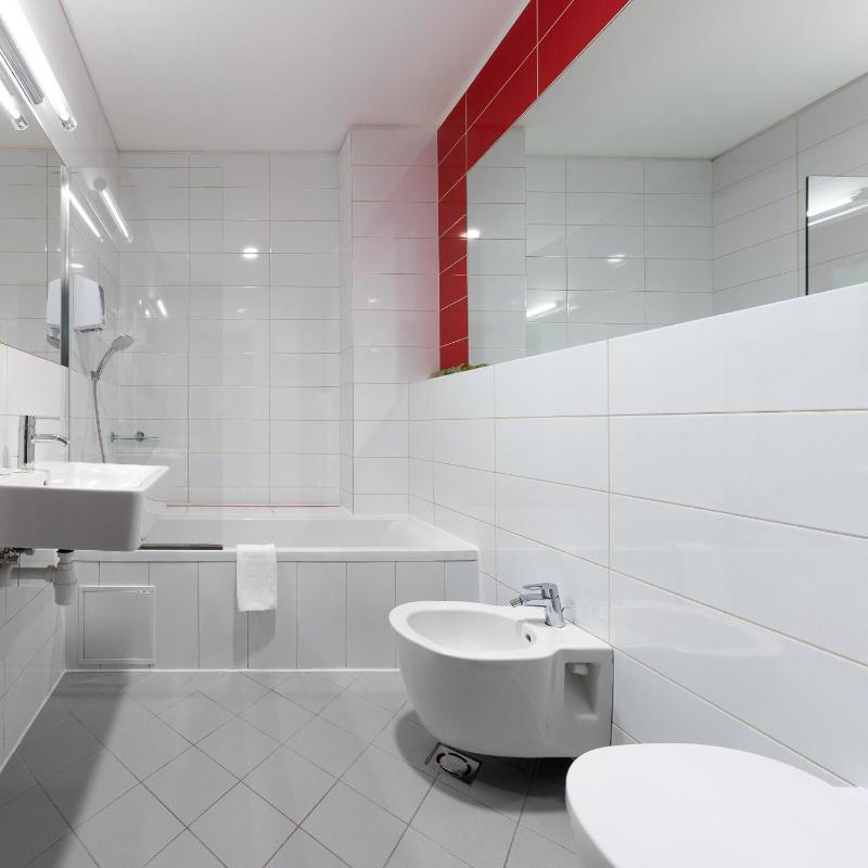 Deluxe Suite image 3