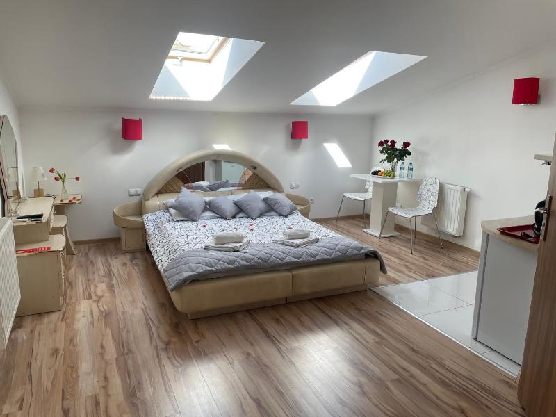 Double or Twin Room image 2