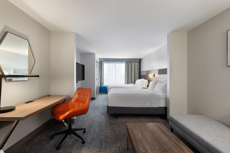 Standard Room with Two Queen Beds - Communications Accessible Tub image 3