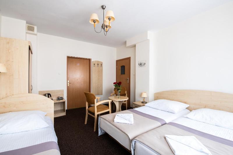 Standard Triple Room image 3