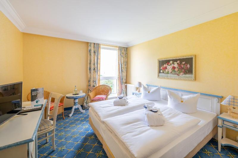Double Room with City View image 1