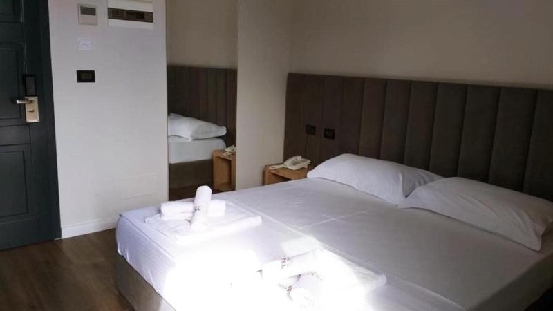 Double Room with Mountain View image 3