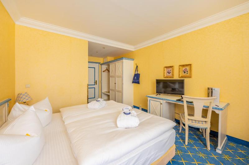 Double Room with City View image 4