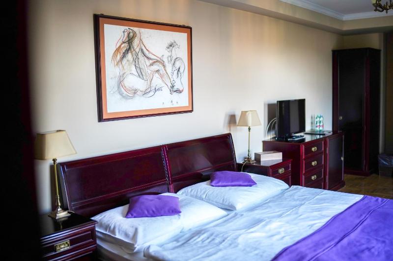 Superior Double or Twin Room image 4