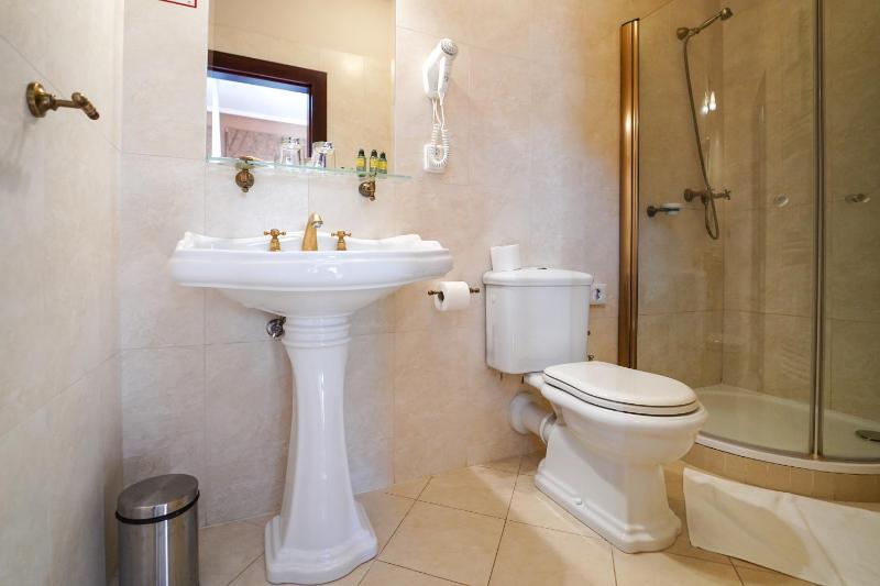 Standard Double or Twin Room image 2