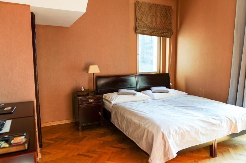 Deluxe Double or Twin Room image 2