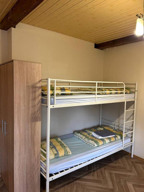 Triple Room with Shared Bathroom image 3