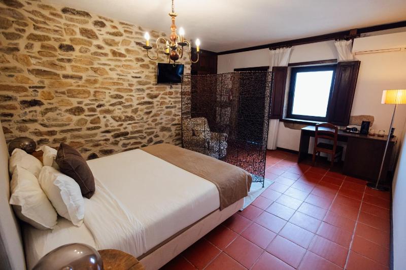 Standard Double Room image 3