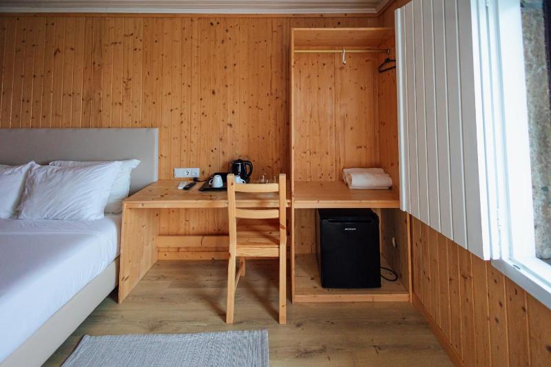 Double Room with Pool View image 3