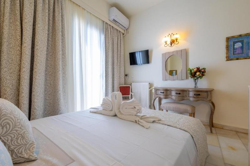 Double or Twin Room with Sea View image 2