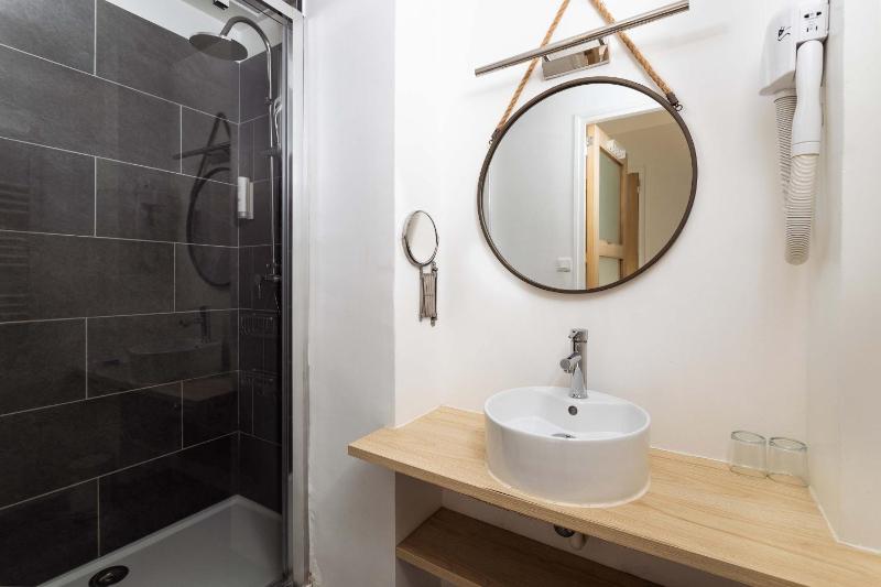 Superior Triple Room 22 m2 with Private Terrace image 3