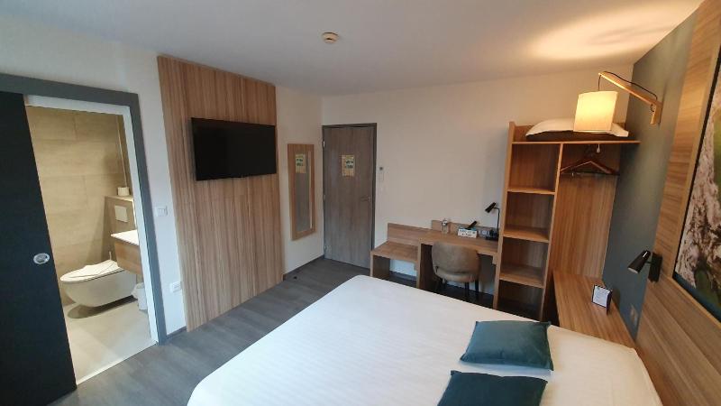 Double Room image 1