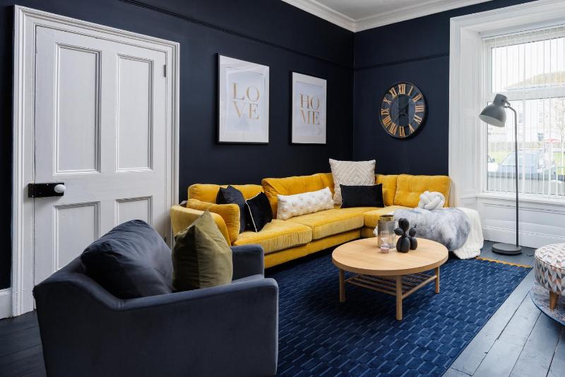 WOW! Stunning 4 Bed House - Sleeps 8 - Plymouth - Habita Property Images