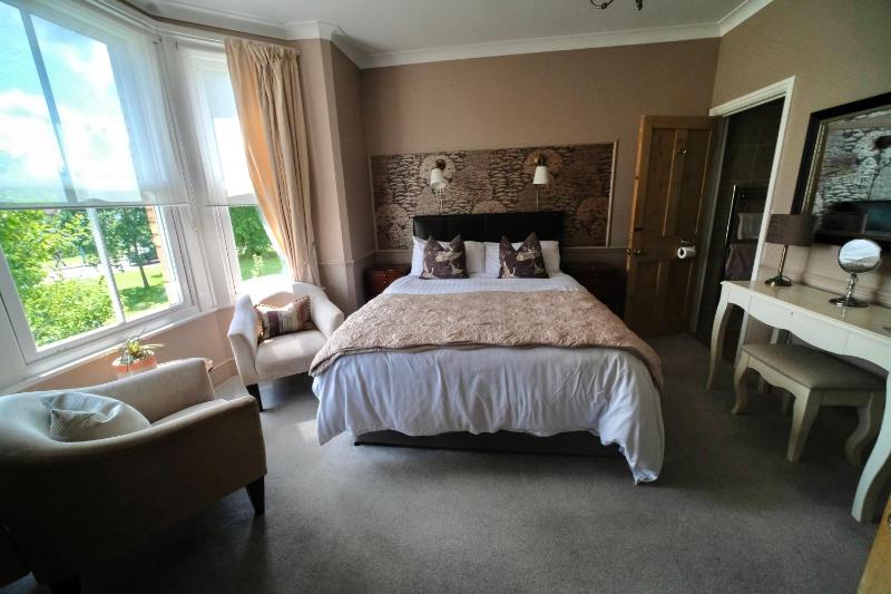 Superior Double Room image 3