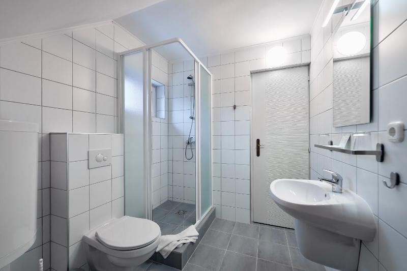 Large Double Room image 3