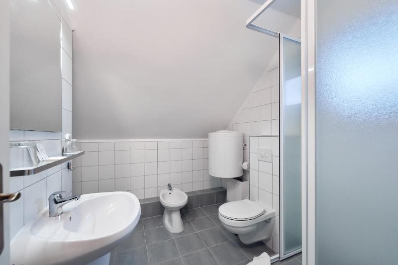 Large Double Room image 2