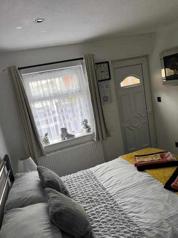 Double Room - Ground Floor image 2