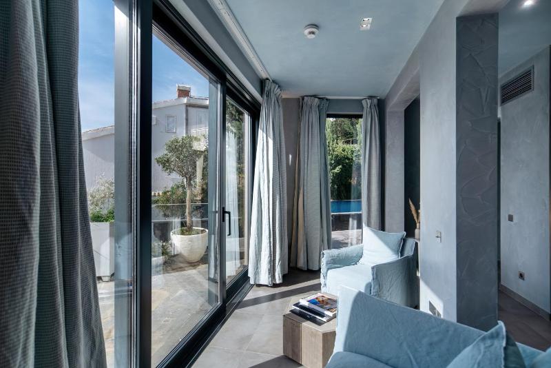 Double Room with Sea View image 3