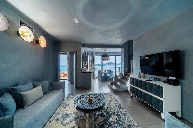 Villa with Sea View image 4