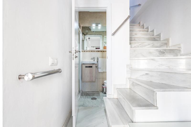 Bonito duplex con terraza calle Féria - image 2
