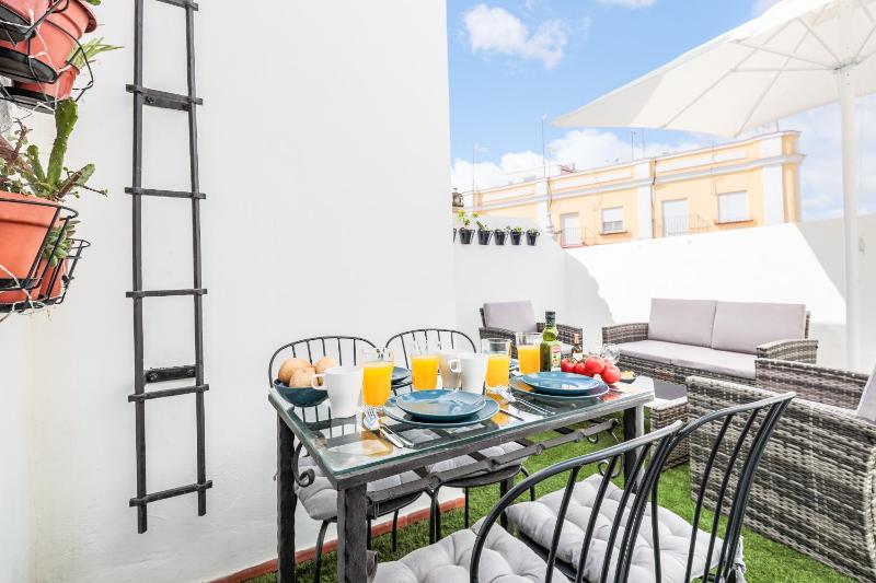 Bonito duplex con terraza calle Féria - image 7