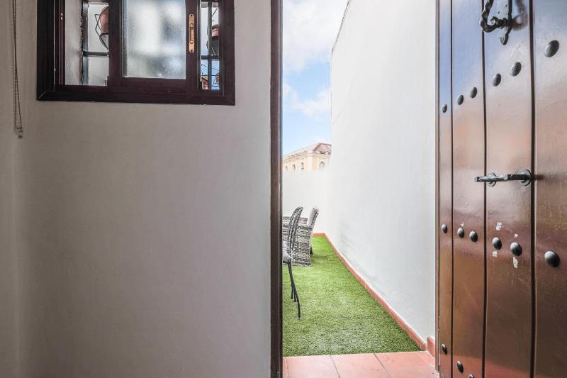 Bonito duplex con terraza calle Féria - image 4