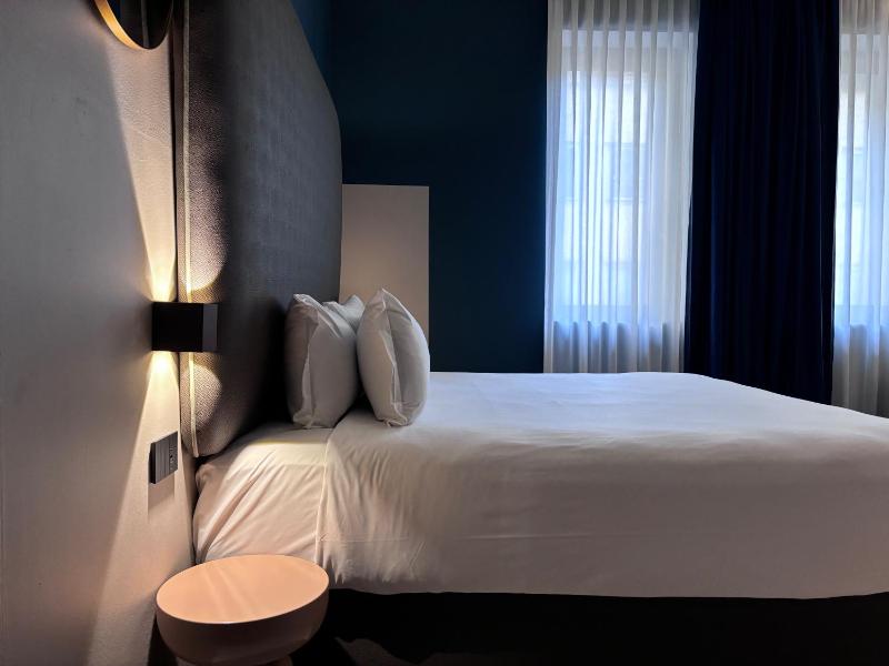 Deluxe Double Room image 1