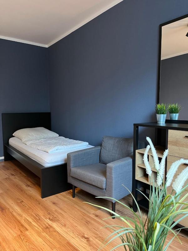 Twin Room with Shared Bathroom image 1