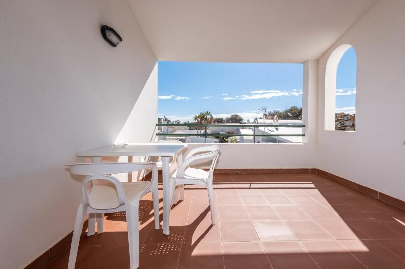 Standard One-Bedroom Apartment image 4