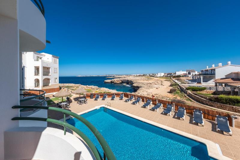 One-Bedroom Apartment with Sea View image 2