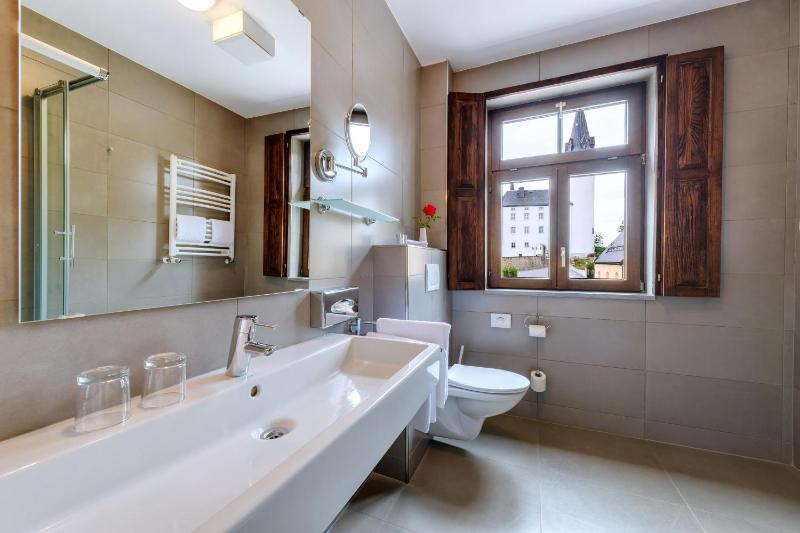 Deluxe Double Room image 4