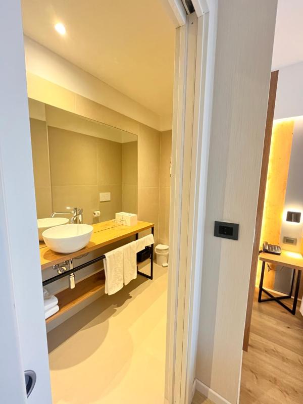 Standard Double or Twin Room image 2