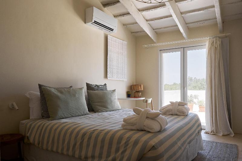 Double Room with Balcony image 4