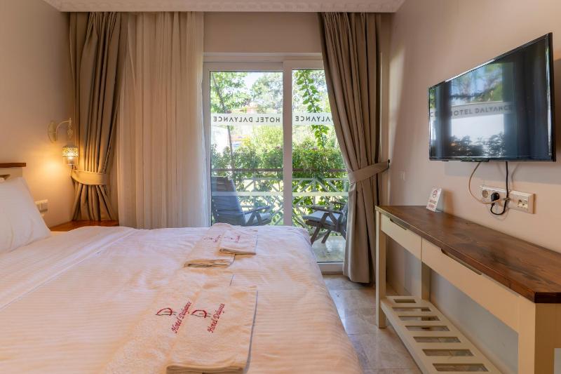 Standard Double Room image 4