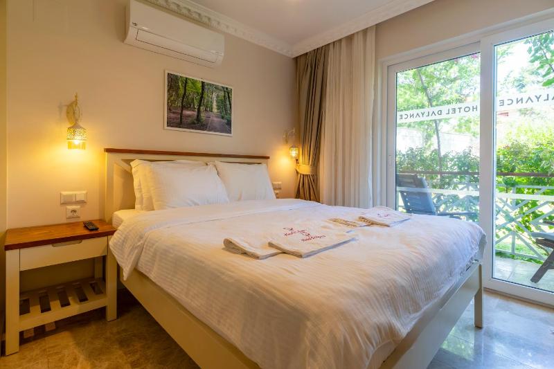 Standard Double Room image 1