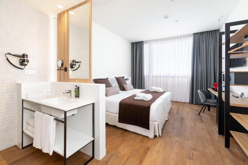 ELEGANCE Room image 3